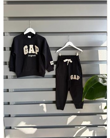 GAP nakışlı siyah takım { 3\10 YAŞ ARASI }